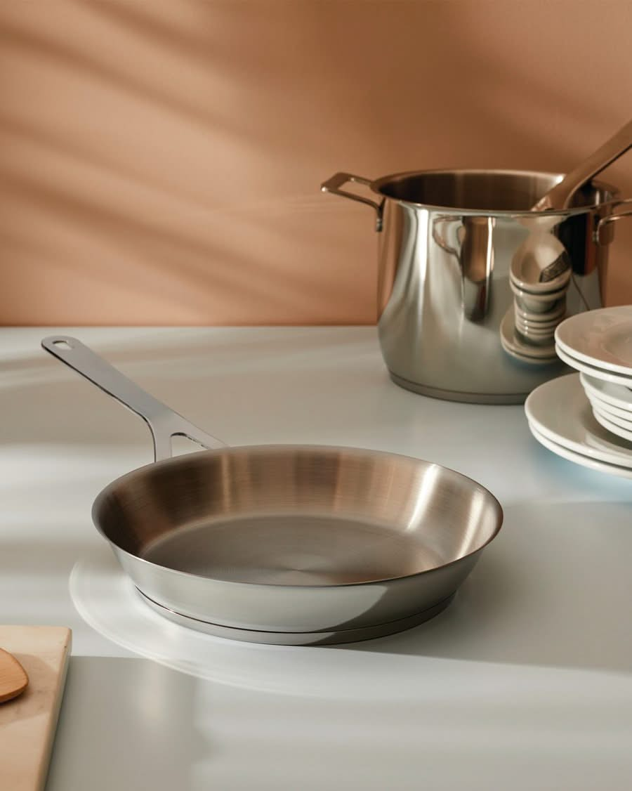 Alessi Koekenpan Pots&Pans - AJM110/28 - ø 28 cm - door Jasper Morrison - zonder anti-aanbaklaag