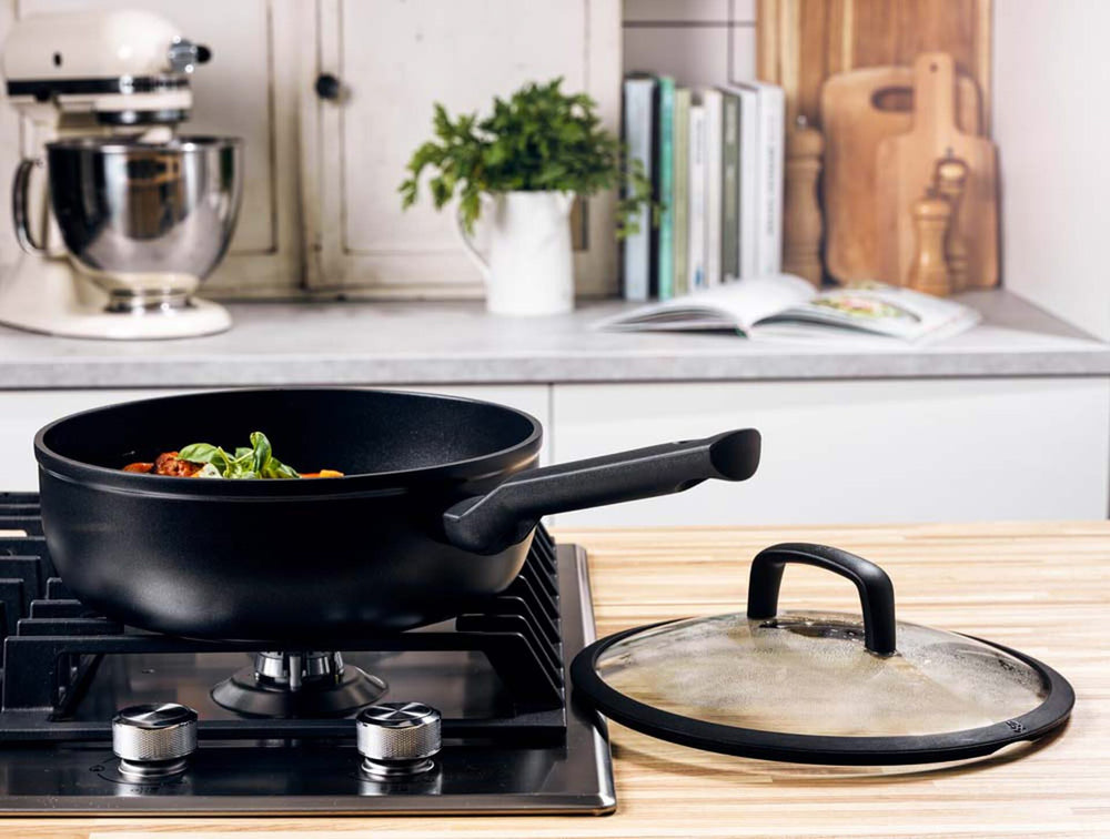 BK Skillet - with lid - Easy Induction - ø 24 cm / 3.4 Liter - ceramic non-stick coating