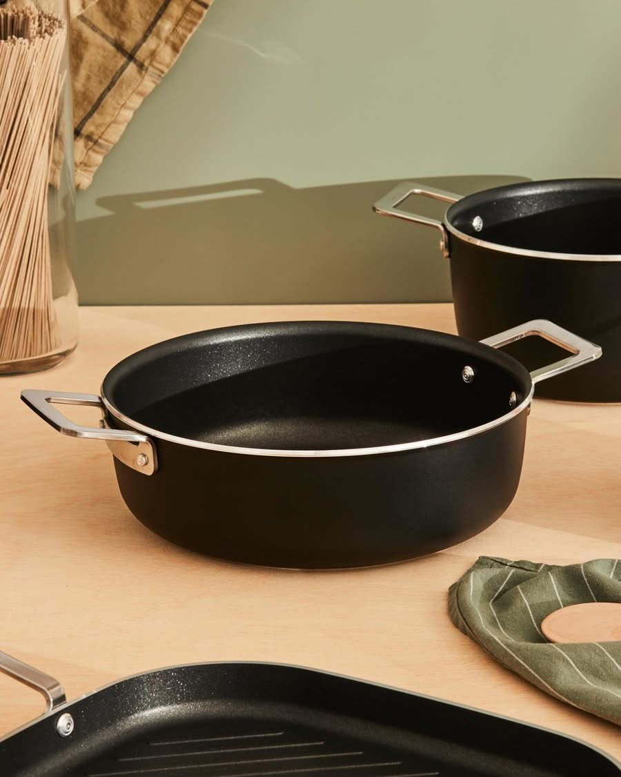 Alessi Braadpan Pots&Pans - AJM102/24 B - Zwart - ø 24 cm / 3.4 liter - door Jasper Morrison