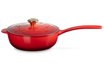 Le Creuset Sauspan Gietijzer - Goudkleurig Knop - Holly Christmas - Kersenrood -  ø 21 cm / 2 Liter