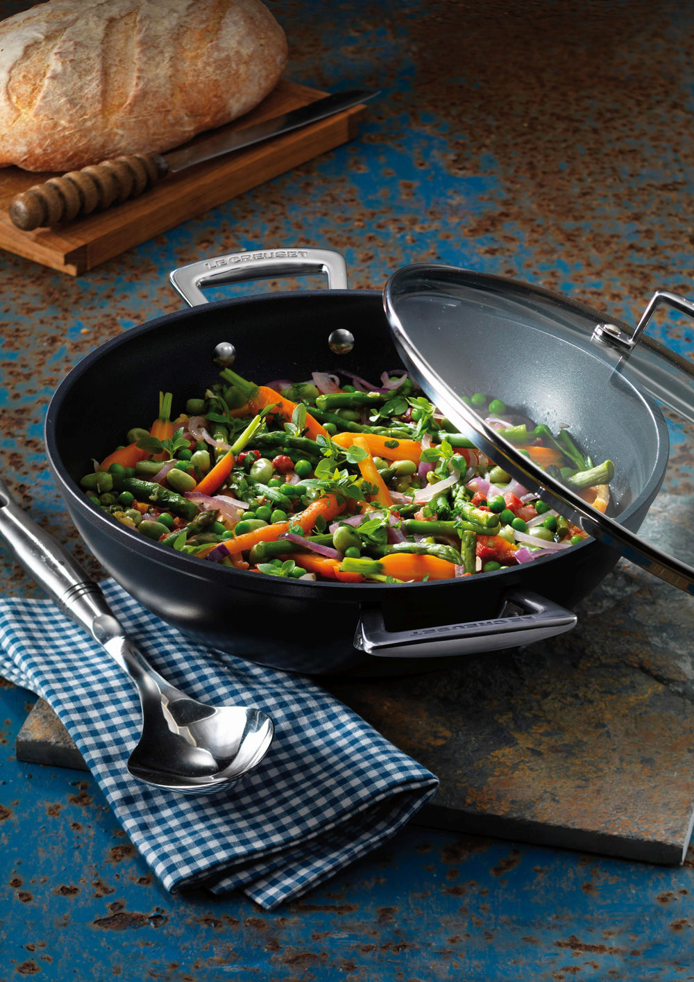 Le Creuset Skillet - with lid - Les Forgees TNS - ø 28 cm / 3.2 Liter - standard non-stick coating