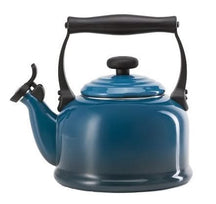 Le Creuset Whistling Kettle Tradition Deep Teal 2.1 Liter