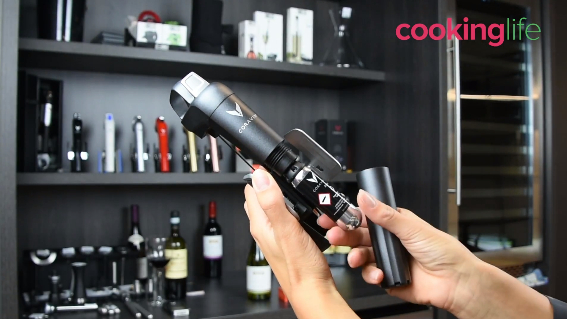 How do you change the Coravin gas capsules?