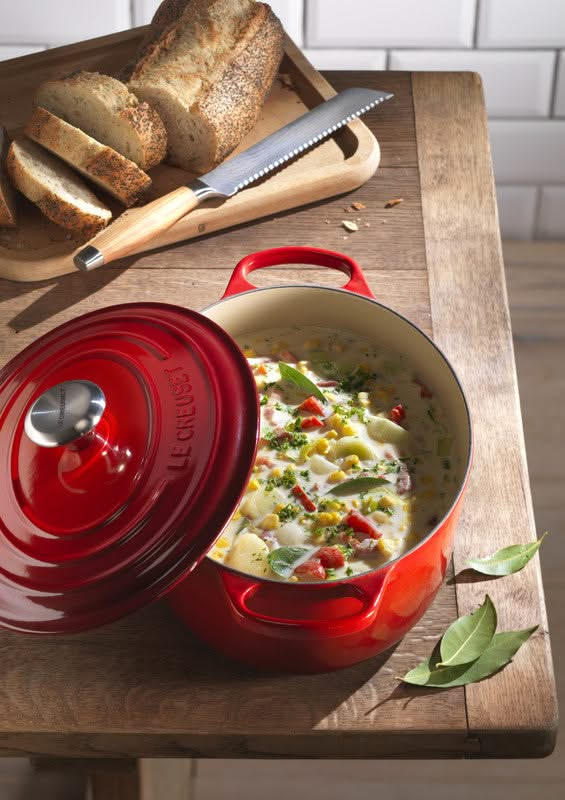 Le Creuset Casserole Oval Signature Cerise - ø 31 cm / 6.3 Liter