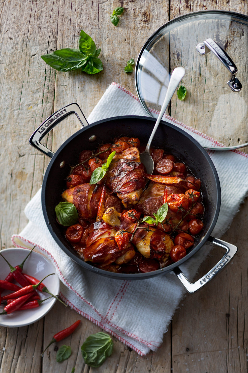 Le Creuset Skillet - with lid - Les Forgees TNS - ø 24 cm / 2.3 Liter - standard non-stick coating