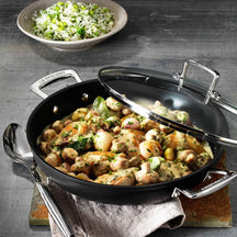 Le Creuset Skillet - with lid - Les Forgees TNS - ø 24 cm / 2.3 Liter - standard non-stick coating